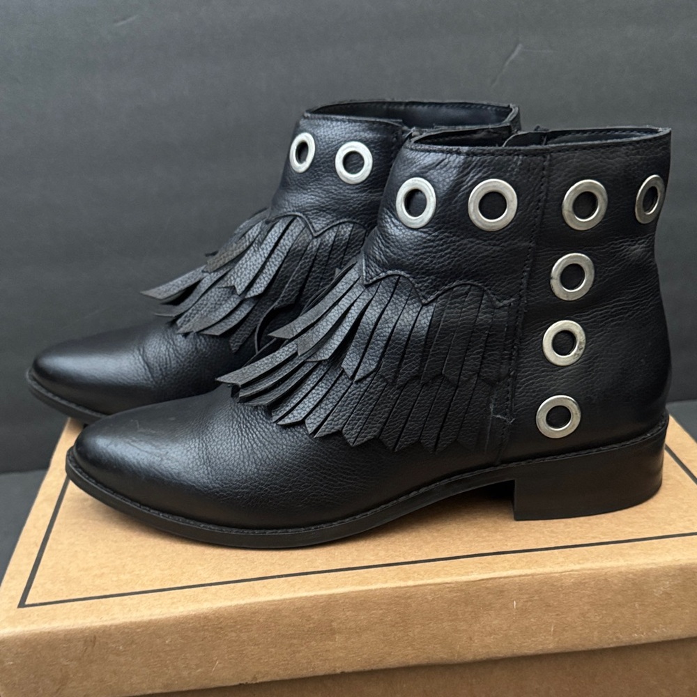 Barely Worn ASOS Black Leather Fringe with Eyelets Ankle Booties sz 7